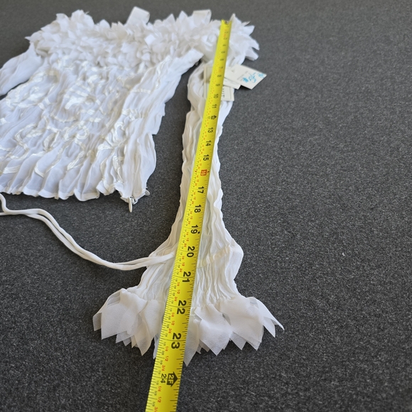 Kaelyn Max Crinkle Ruffle Top Size Small White Long Flared Sleeves Y2K Style - Picture 6 of 10